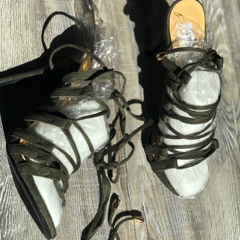Heels - Picture 3 of 5